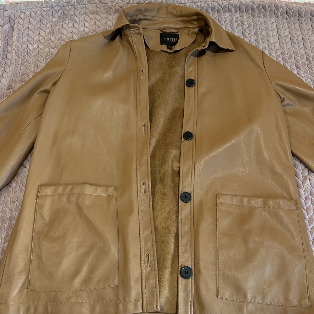 This jacket is super light weight and new, only used 2x!